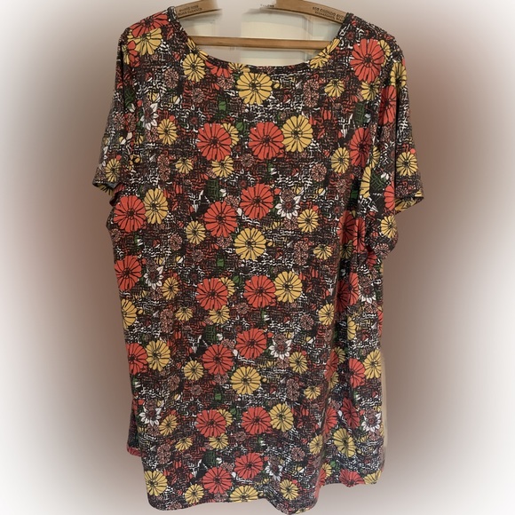 Lularoe Classic shirt top 3xl cute flower top - Picture 2 of 5